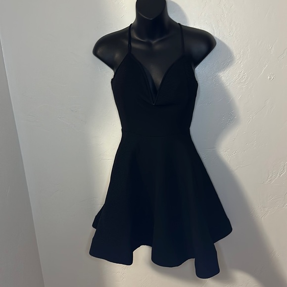 Paper Doll black plunge neck fit & flare dress M - Picture 2 of 12